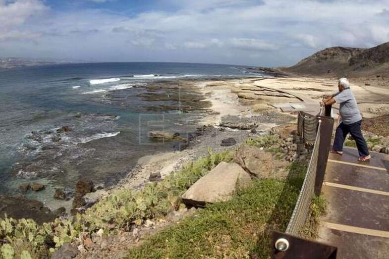 Imagen de archivo de la Bahía de El Confital, en Las Palmas de Gran Canaria (Foto EFE / Ángel Medina G.)